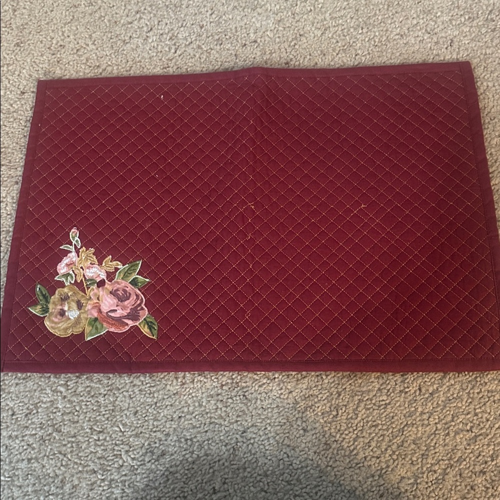 Festive Holiday Placemat assortment of 5- Red, Green, Burgundy, and Cream - Picture 8 of 12